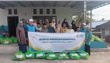 Masyarakat Ende penerima bantuan dari PLN gandeng Yayasan Baitul Maal/Foto : Humas PLN