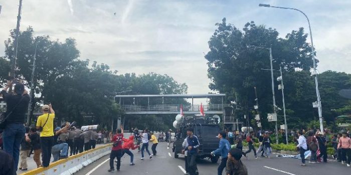 Masa Demo Sengketa Pilpres Ricuh